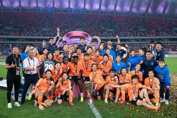 登顶亚洲!武汉队夺得首届女足亚冠冠军 登顶亚洲!武汉队夺得首届女足亚冠冠军