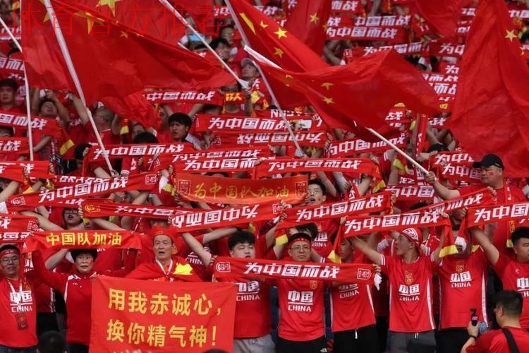 男足亚洲杯 中国队球迷加油很给力 男足亚洲杯 中国队球迷加油很给力